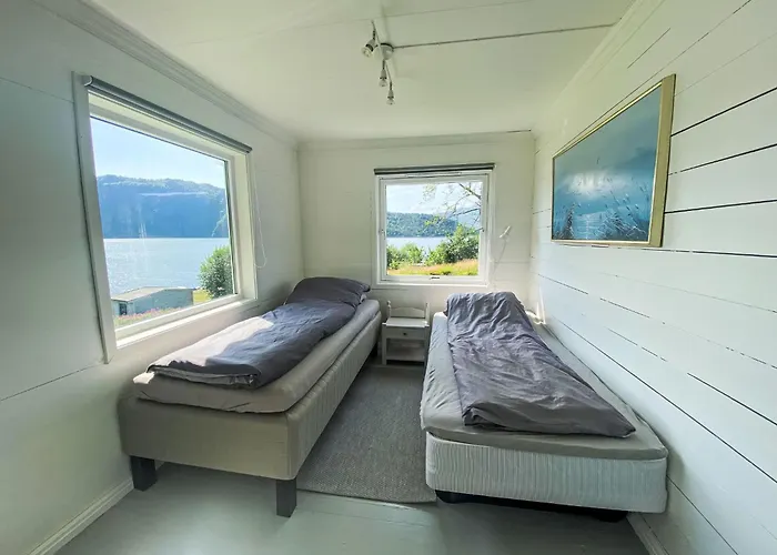 Sjotun By Interhome Feriehus Hyllestad